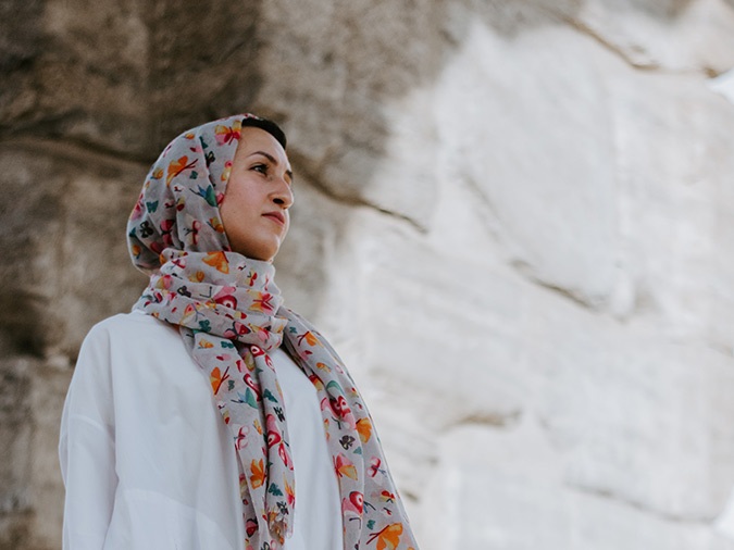 Hijab vistiendo mujer musulmana