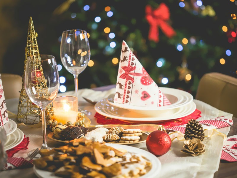 Christmas Party Table Decor